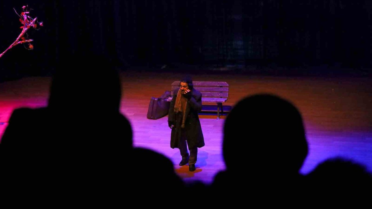 Usta sanatçı, Mehmet Akif’in oğlu Emin Ersoy’u andı