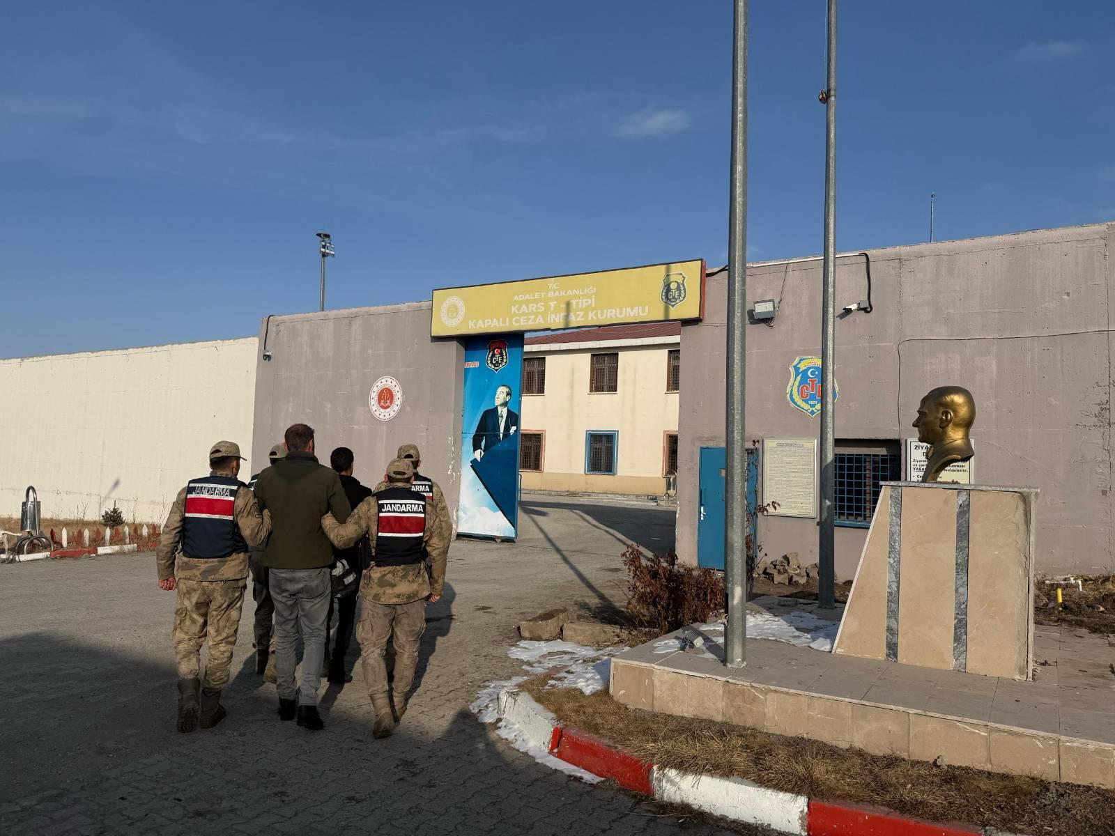 Kars'ta "Kasten Yaralama" suçundan 2 kişi tutuklandı!