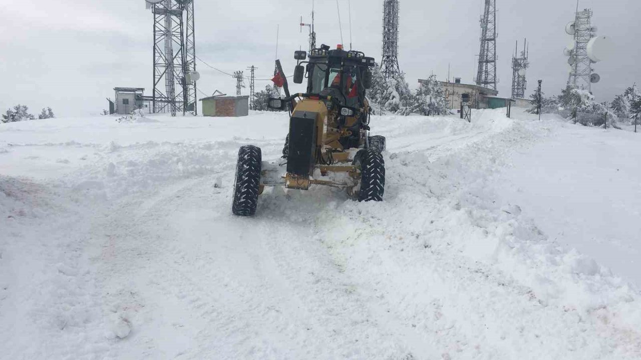 Çorum’da karla mücadele sürüyor