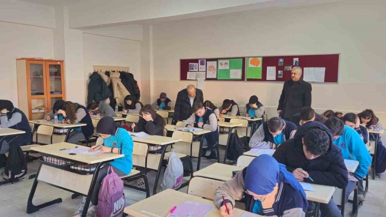 Bayburt’ta EFOR projesi kapsamında TYT deneme sınavı yapıldı