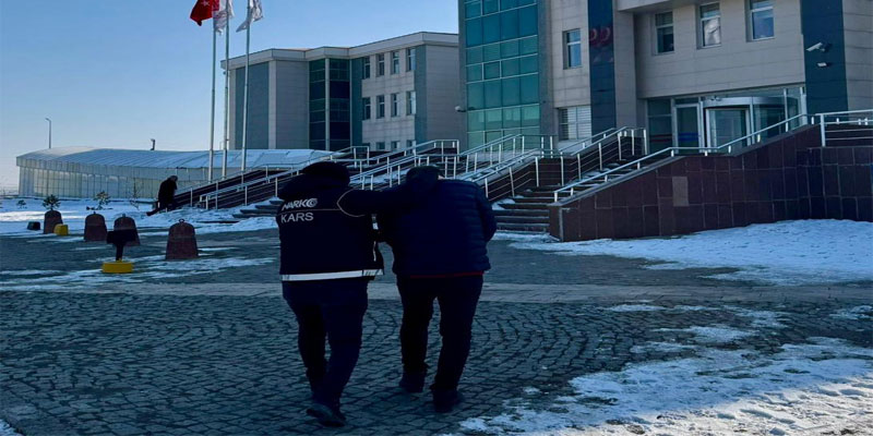 Kars’ta Narkotik Operasyonu: Sokak Satıcısı Suçüstü Yakalandı