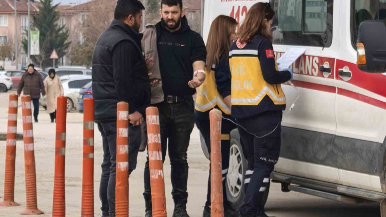 Elini testereye kaptıran işçinin parmağı koptu