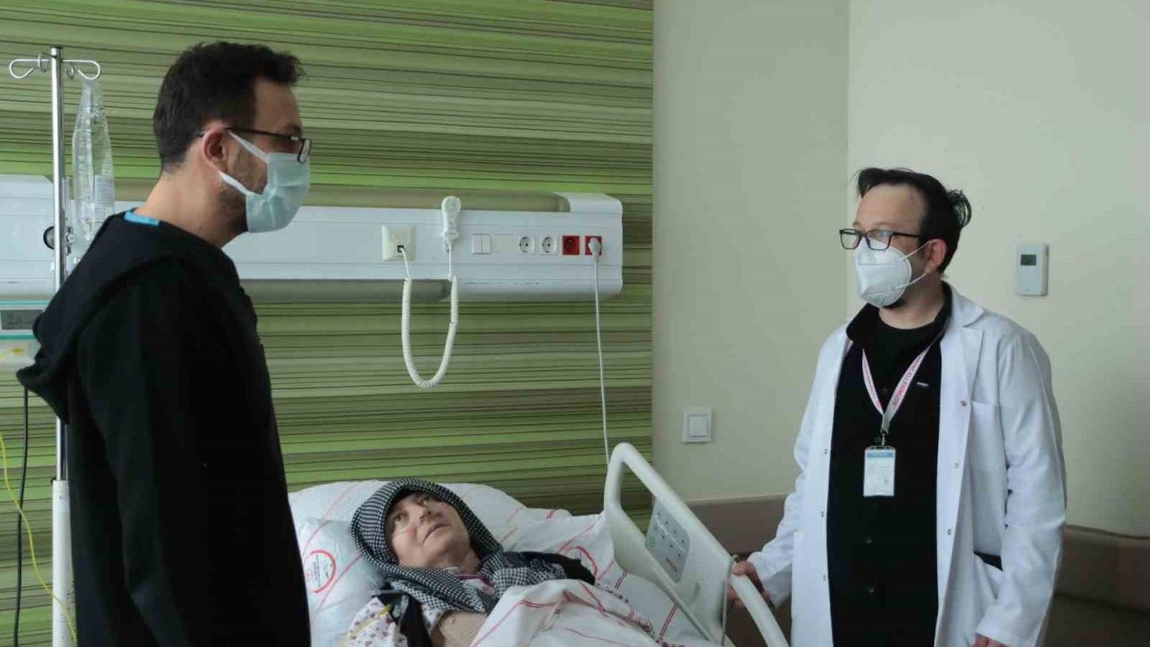 Yapay akciğer ve kalp cihazı ile hayata tutundu