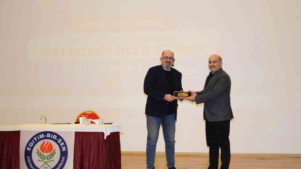 Eğitim-Bir-Sen Adana Şubesi’nden "Dijital Çağda Öğretmenlik" Konferansı