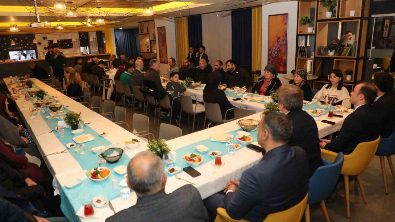 Vali Aydoğdu, maden kazasında hayatını kaybeden işçilerin aileleriyle bir araya geldi