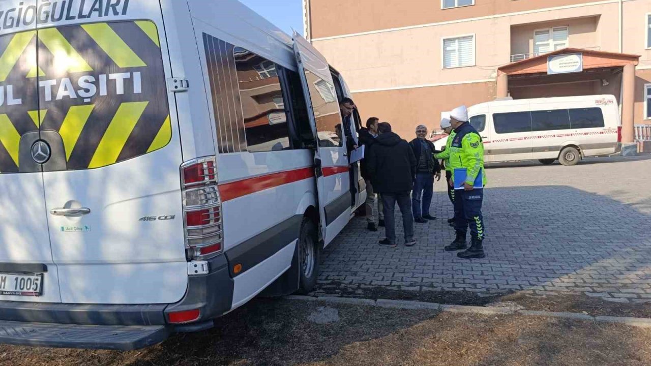 Akyaka’da öğrenci servisleri denetlendi