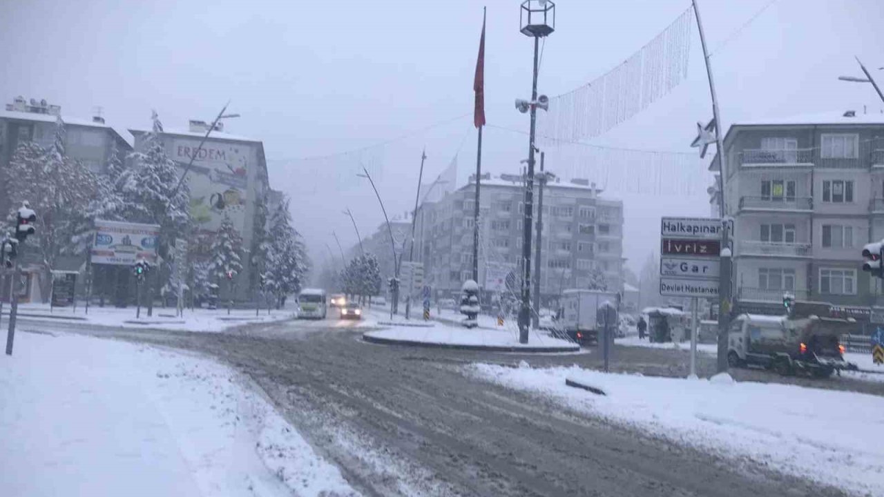 Ereğli’de kar yağışı etkili oluyor