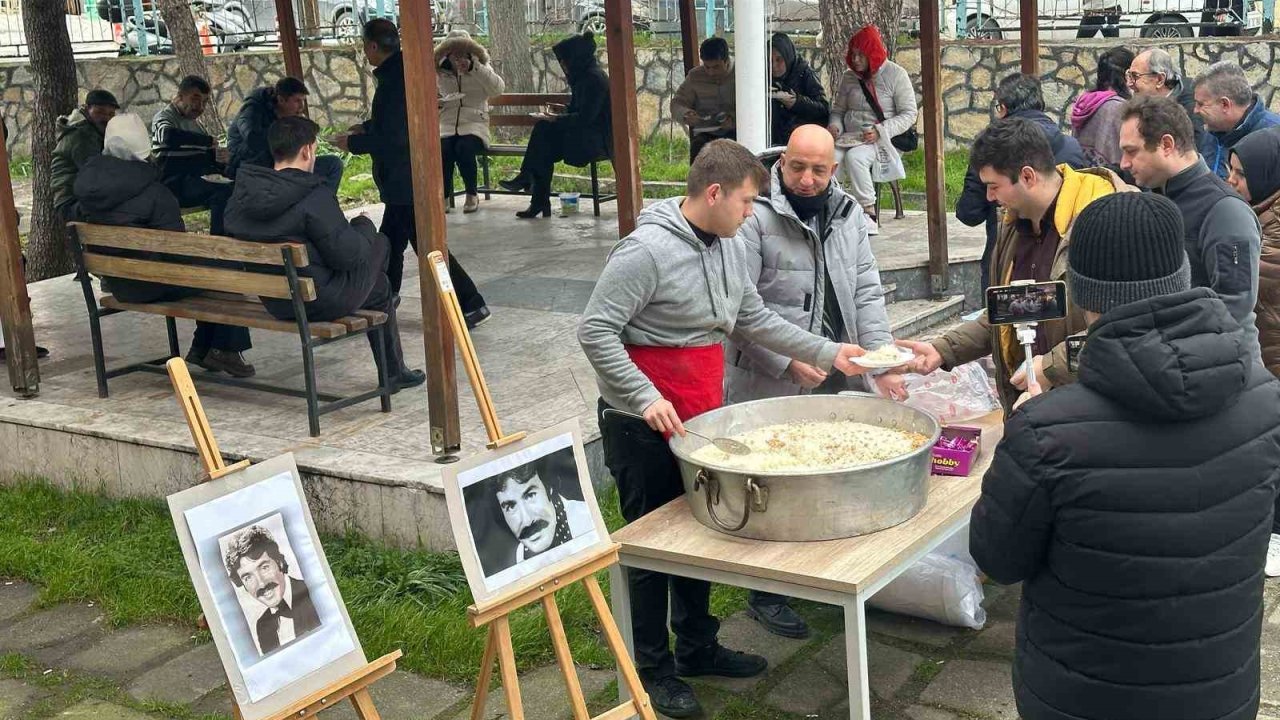 Balıkesir’de sanatçı Ferdi Tayfur için pilav hayrı