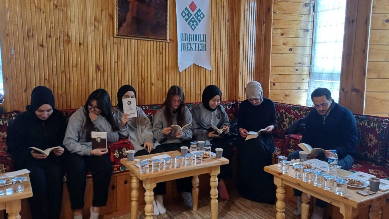 Bayburt’ta ’Anadolu Mektebi Yazar Okumaları’ toplantısı gerçekleştirildi
