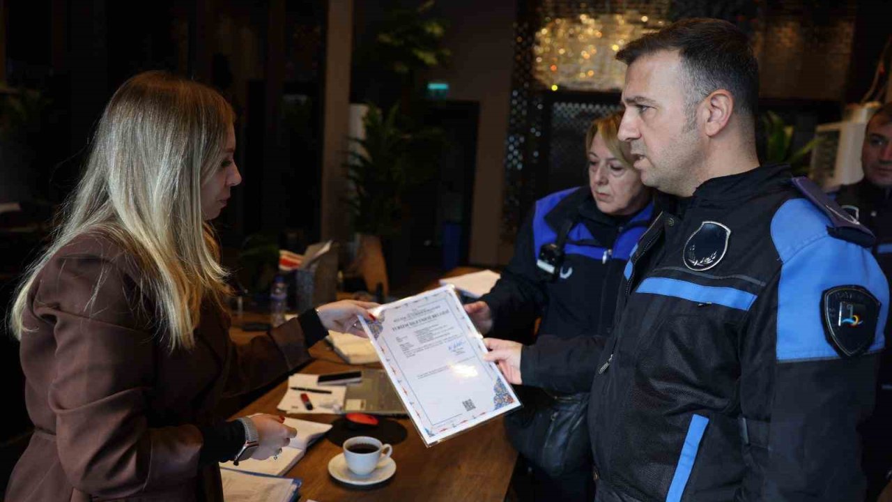 Bayraklı zabıtasından konaklama tesislerine denetim