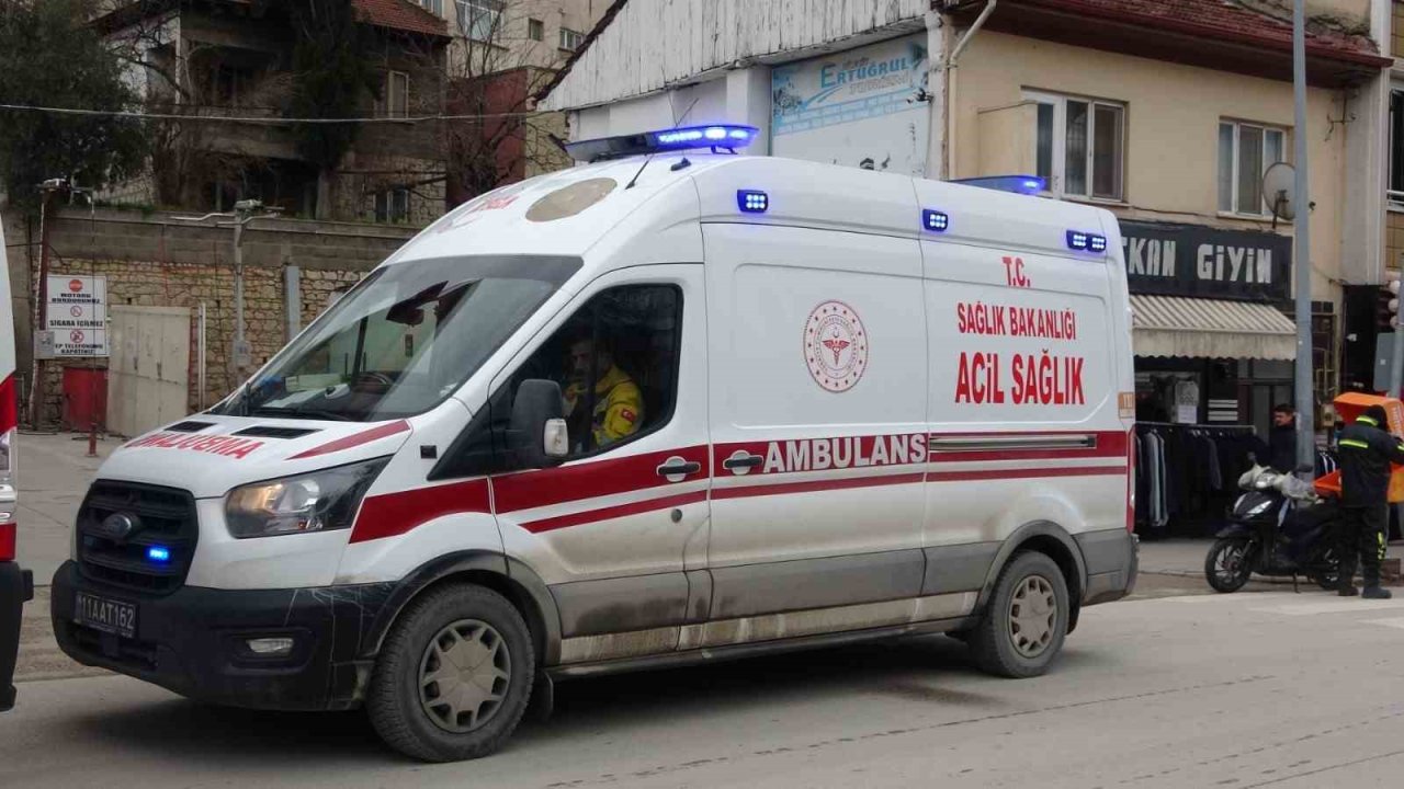 Bilecik’te motosikletlerin çarpışması sonucu meydana gelen trafik kazasında 1 kişi yaralandı