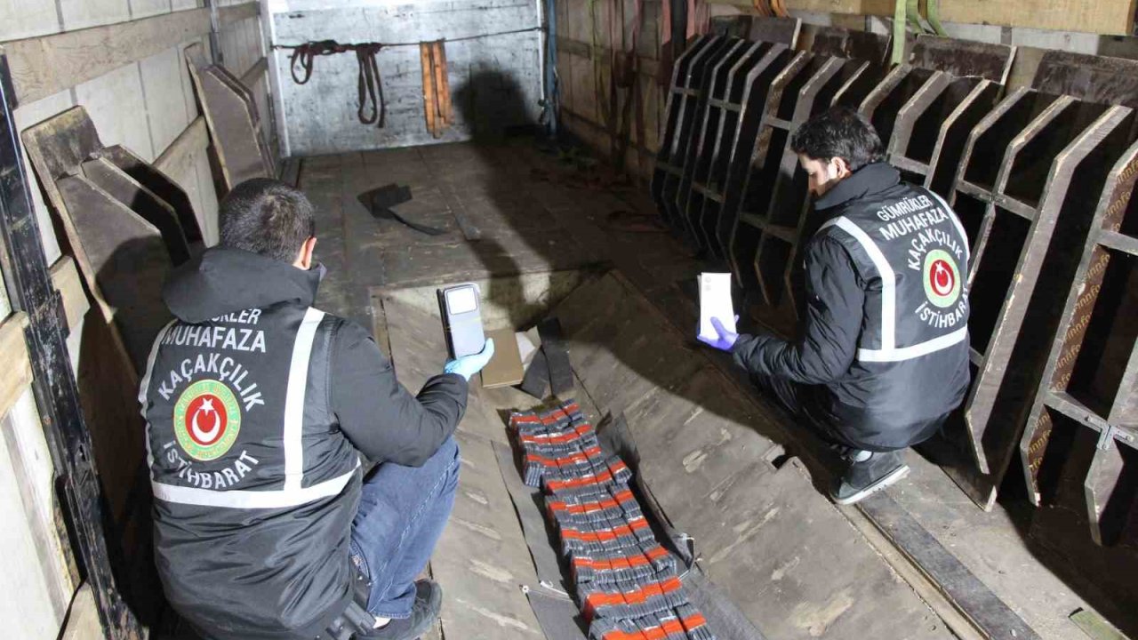 Kapıkule’de kaçakçılık operasyonunda milyonlarca lira değerinde cep telefonu ele geçirildi