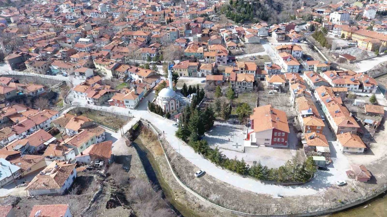 Gediz’de köy nüfusu eriyor