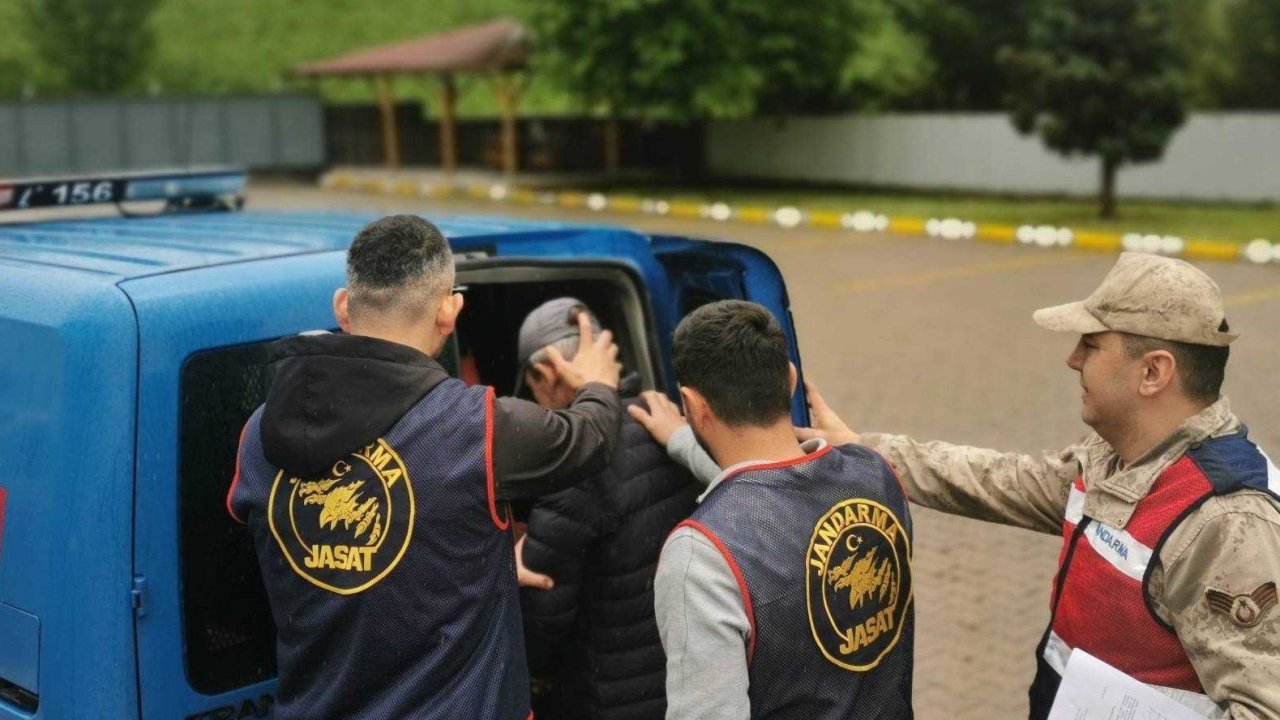 Aranan 4 hükümlü, jandarma ekiplerince yakalandı