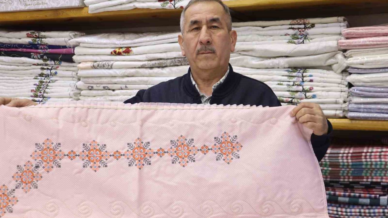 30 yıldır çeyizcilik yapan emekli imam: "İşimizi güzel yaptığımız sürece Allah bereketini veriyor"