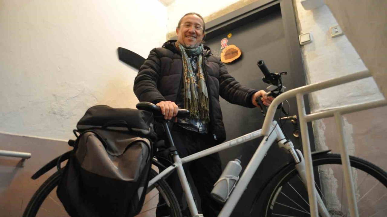 60 yaşında pedal çevirerek sağlığını koruyor