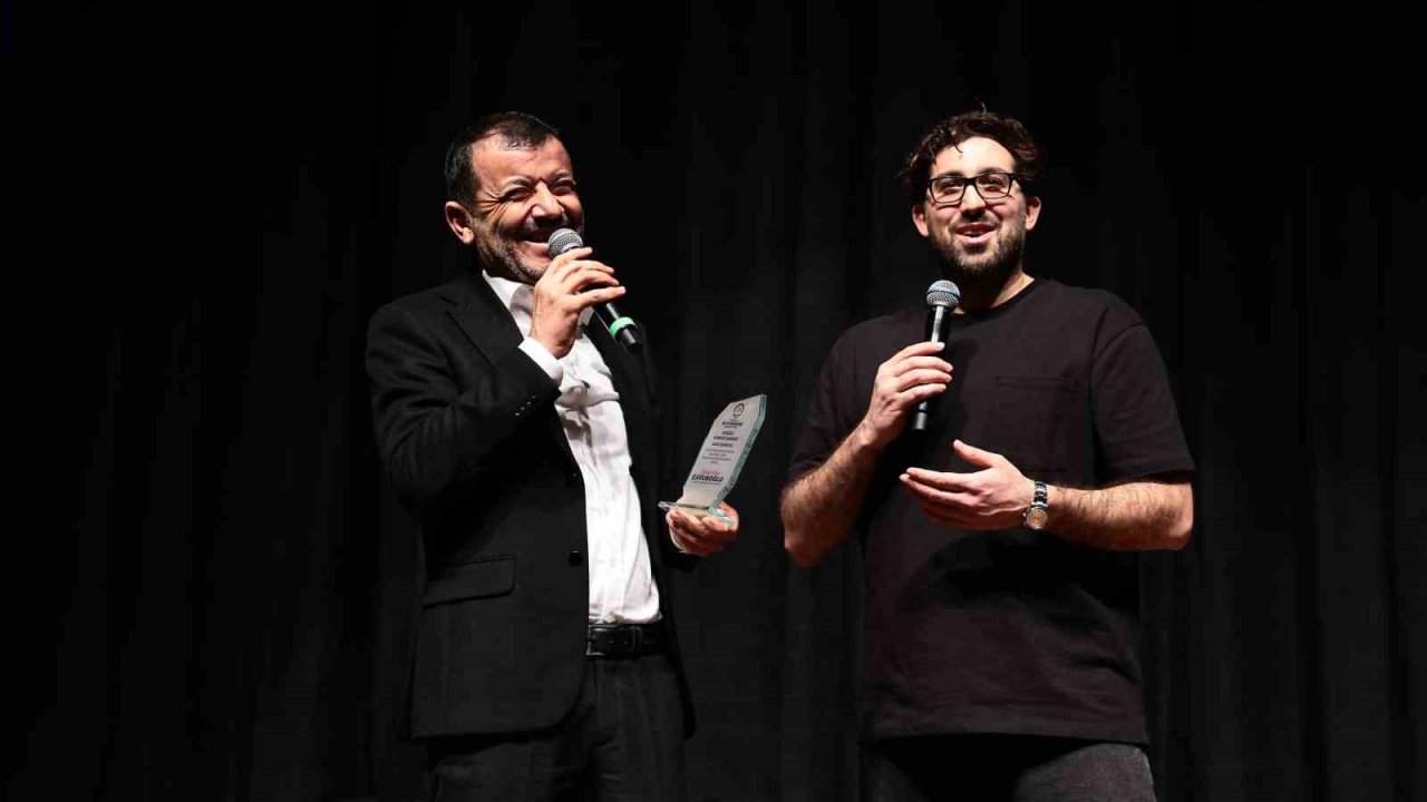 Denizli Komedi Sahnesi tüm hızıyla devam ediyor