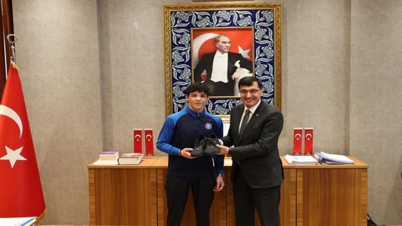 Başkan Eyüp Kahveci’den şampiyon güreşçi Said Ada’ya tebrik