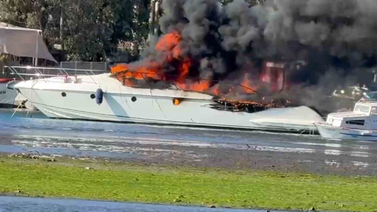 Marmaris’te lüks motoryatta yangın