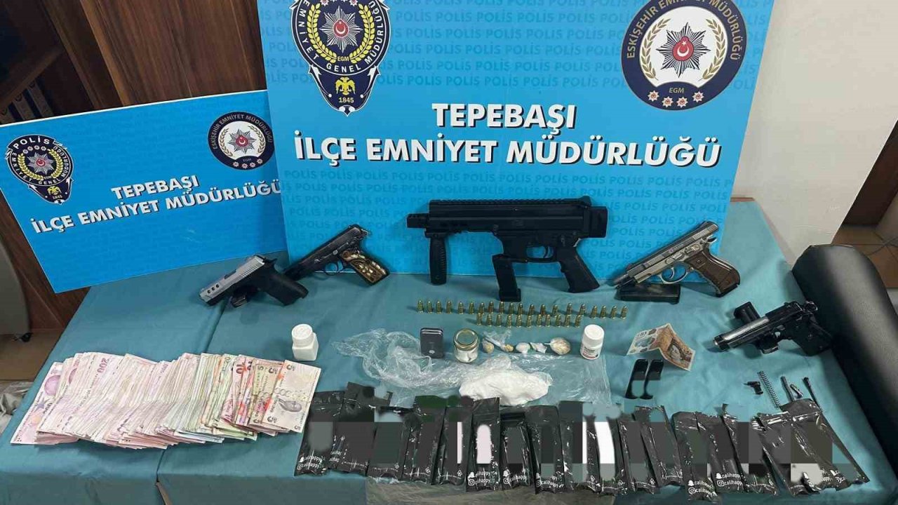 Polis ekiplerinin güvenlik çalışmaları, yakalanan 2 şahıs tutuklandı