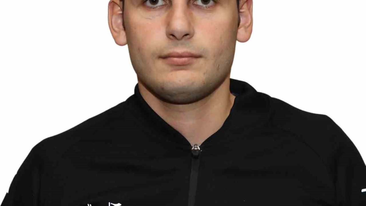 Oyundan atılınca hakemi bıçaklamıştı, futboldan süresiz men edildi