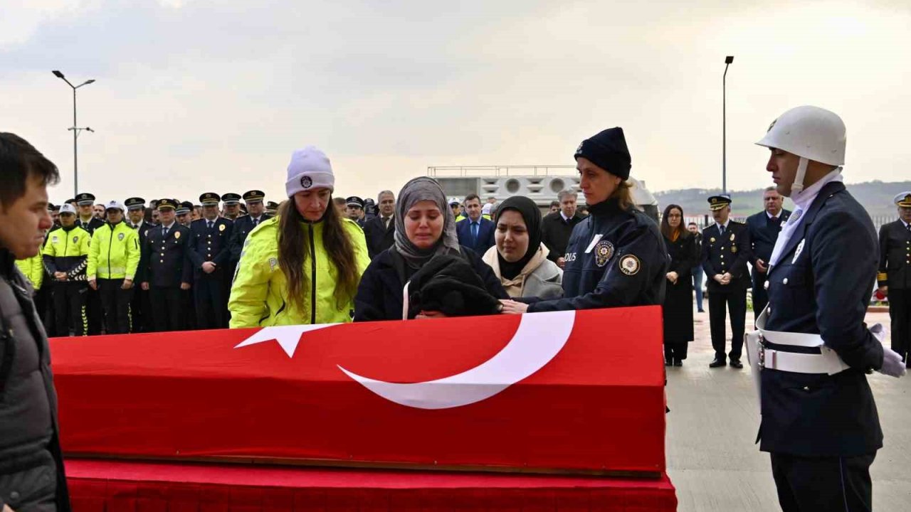 Yalova’da kalp krizi geçirerek vefat eden polis memuru için tören