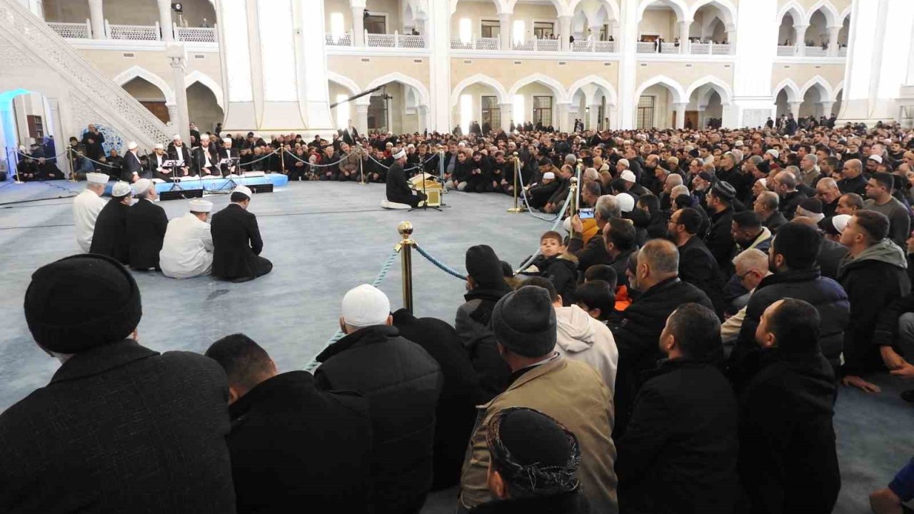 Ramazan’ın müjdecisi Berat Kandili Gaziantep’te dualarla idrak edildi