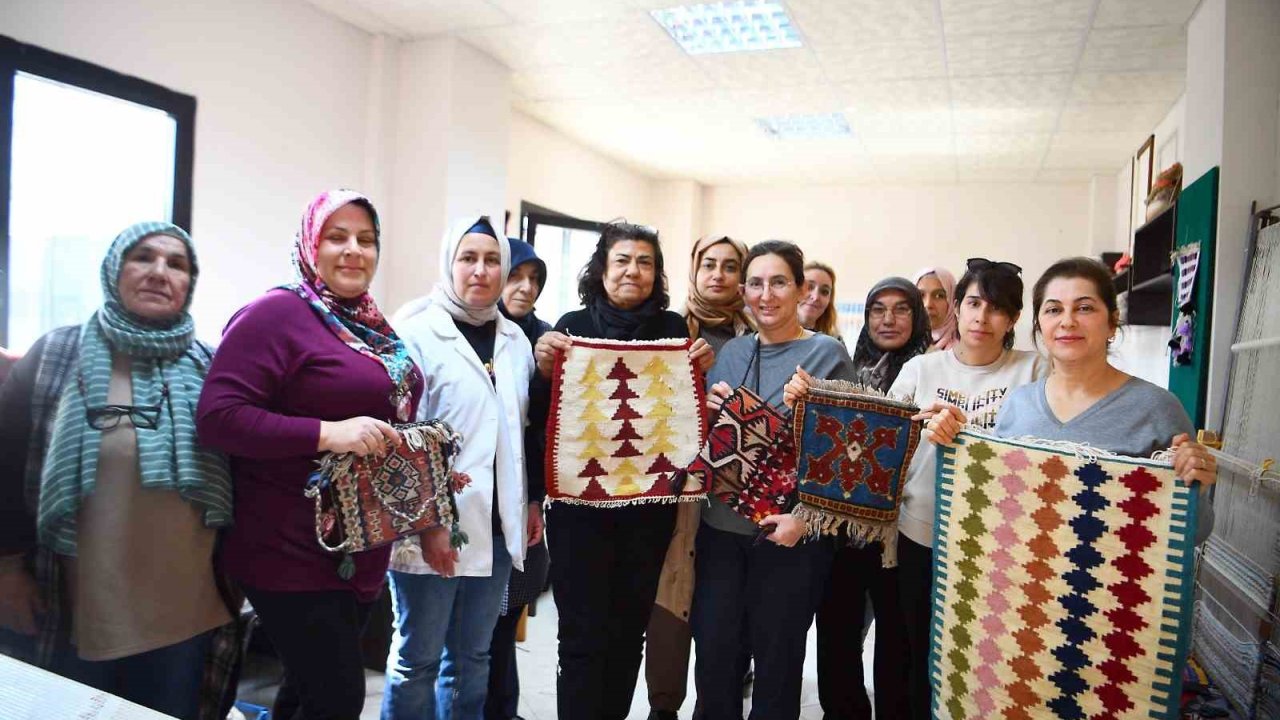 Çukurovalı kadınlara kilim dokuma kursu