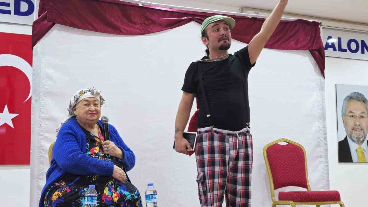 Beyağaç’ta çocuklar tiyatroyla eğlendi