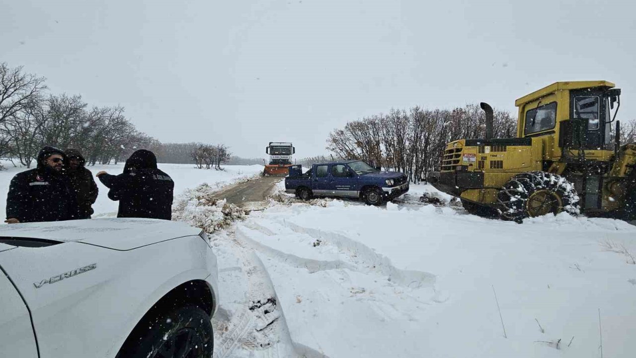 Elazığ’da kar yağışı etkili oldu: 530 köy yolu ulaşıma kapandı