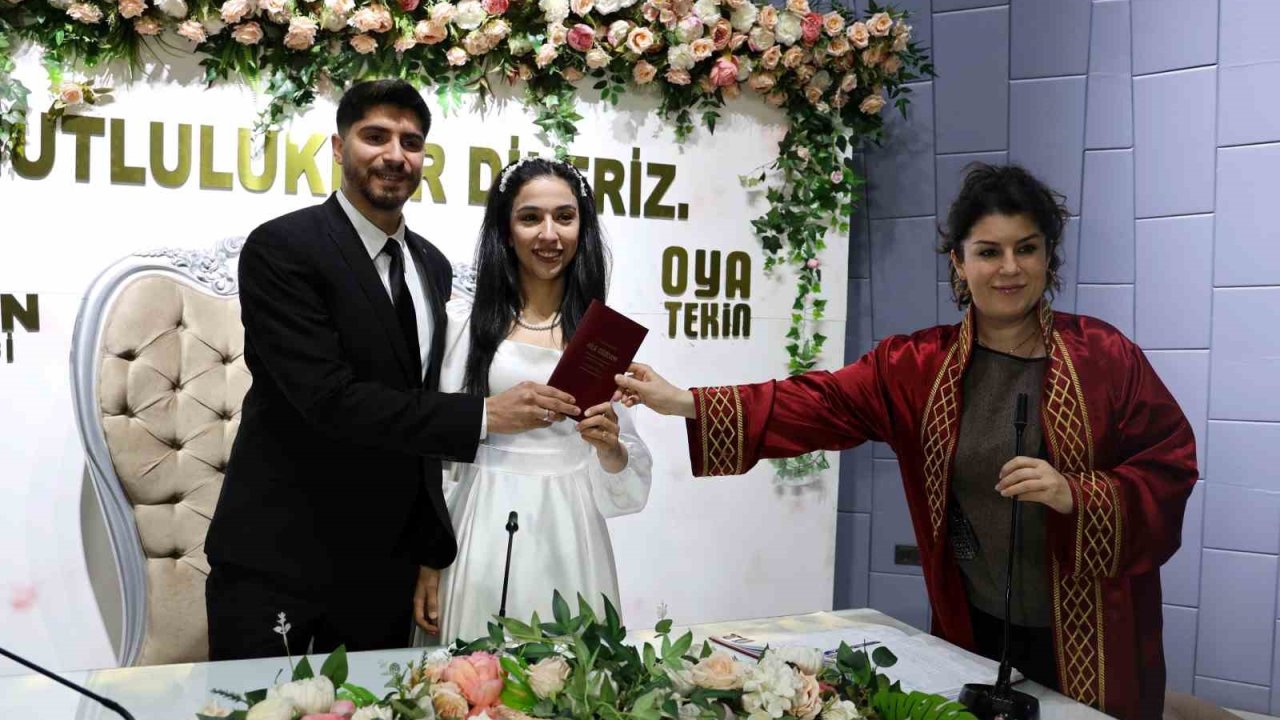 Adana’da nikah salonlarında 14 Şubat yoğunluğu