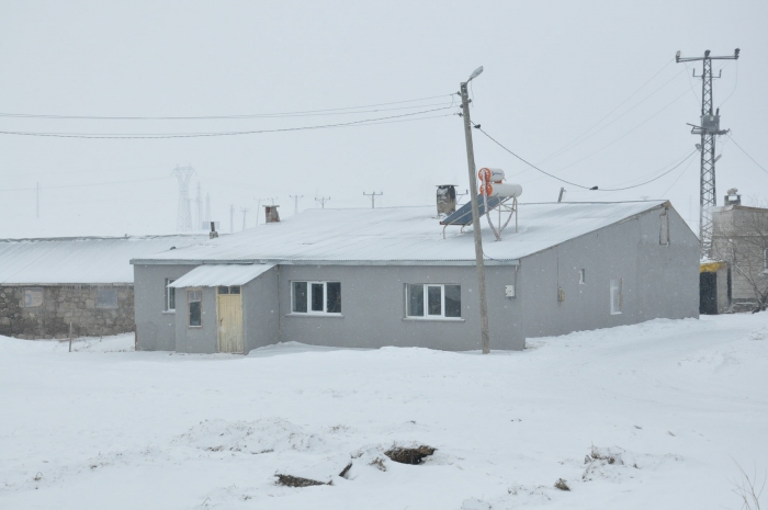 Kars'ta yüksek kesimlerde kar yağışı başladı