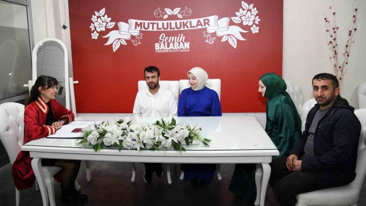 Sevgililer Gününde bir ömür boyu mutluluğa ‘Evet’ dediler