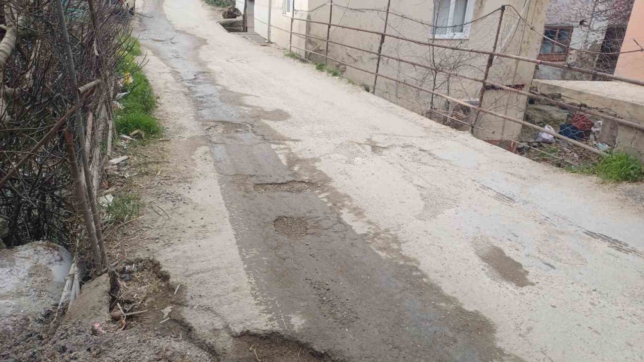 Köşk Başçayır Mahallesi’ndeki köprü tehlike saçıyor