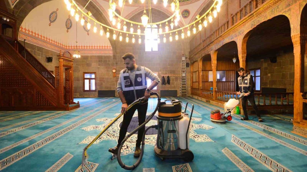 Yakutiye’de Camiler Ramazan’a Hazırlanıyor