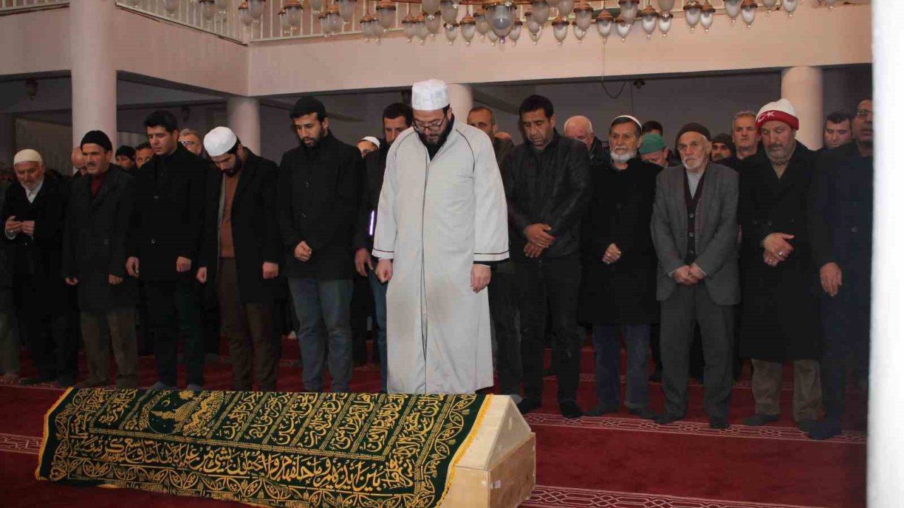 Otobüs kazasında hayatını kaybeden 3 kişi Mardin’de toprağa verildi