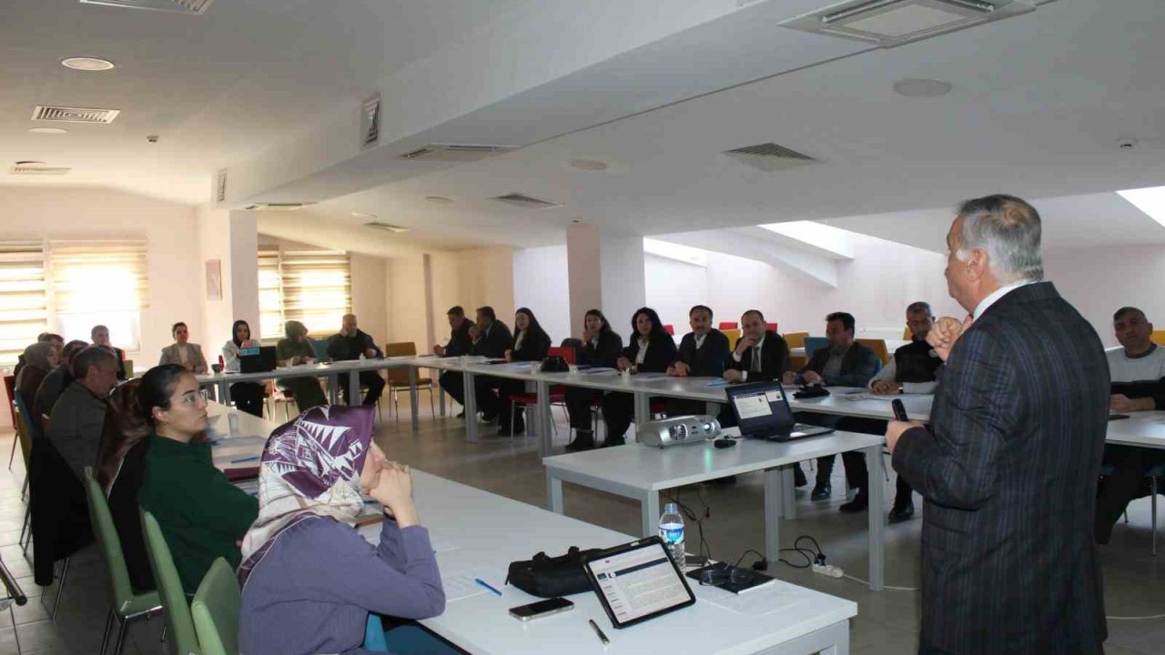 Bayburt’ta ailenin korunması ve güçlendirilmesi konulu toplantı yapıldı