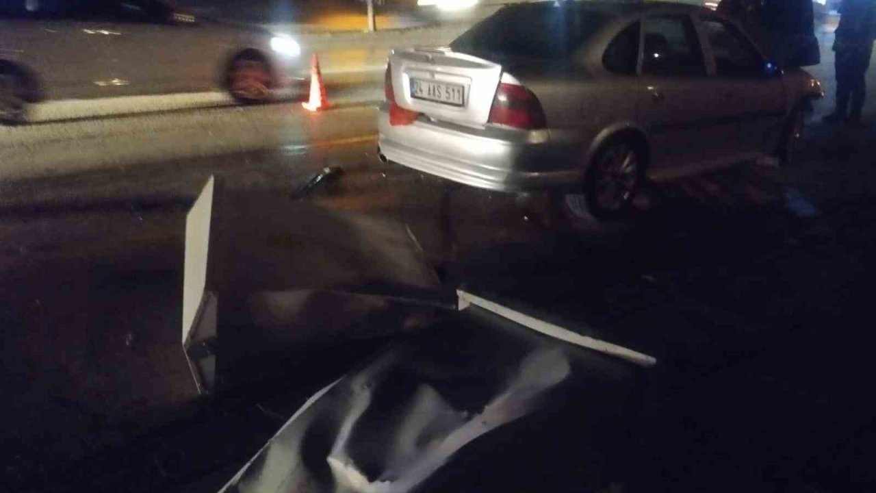 Ankara’da kontrolden çıkan otomobil kaldırımdaki elektrik panosuna çarptı: 2 yaralı