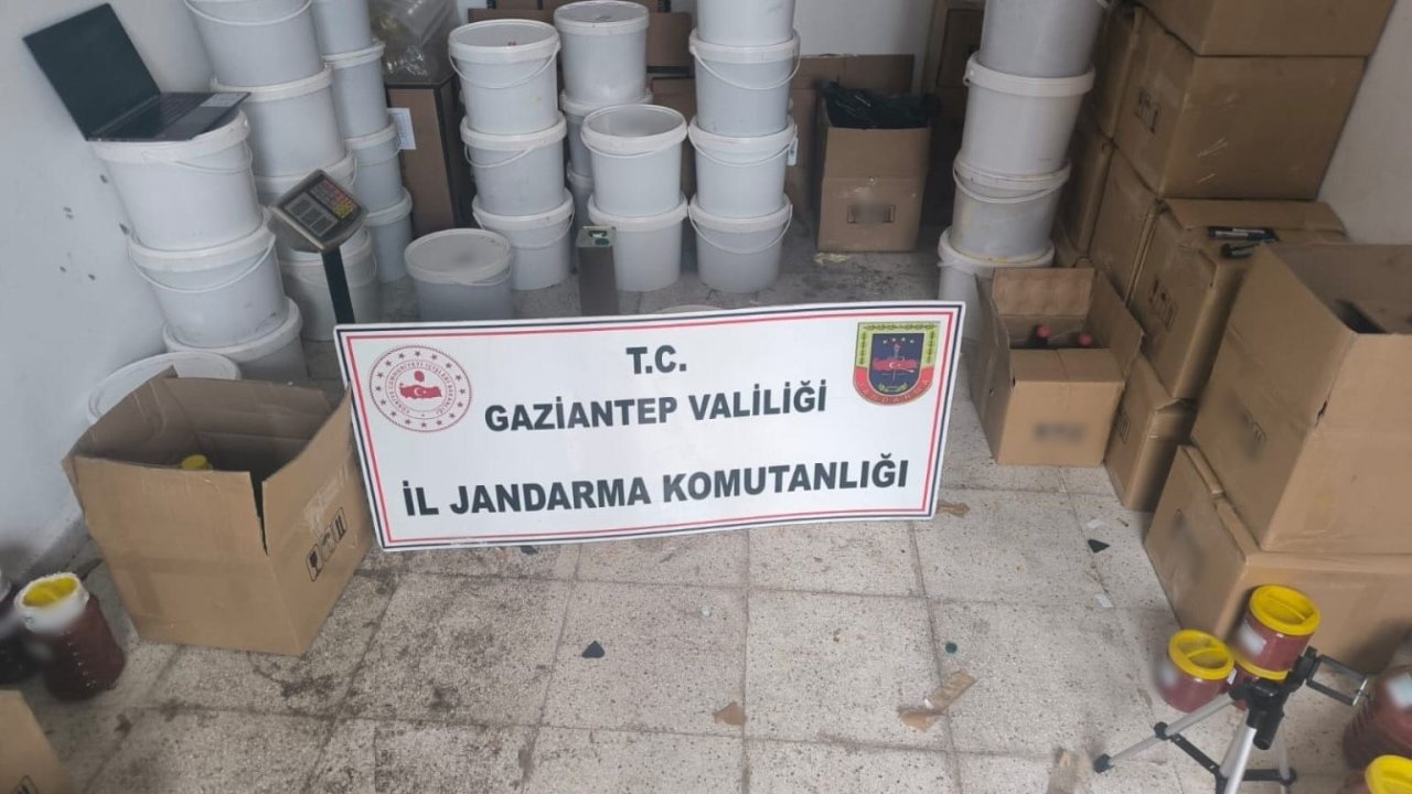 Gaziantep’te sahte salça ve zeytinyağı operasyonu: 1 gözaltı