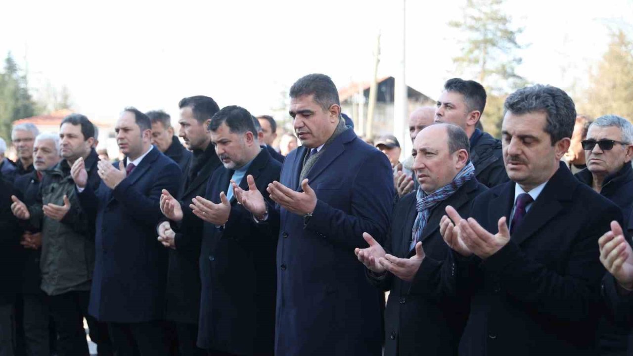 Deprem sonrası yıkılan cami ibadete açıldı