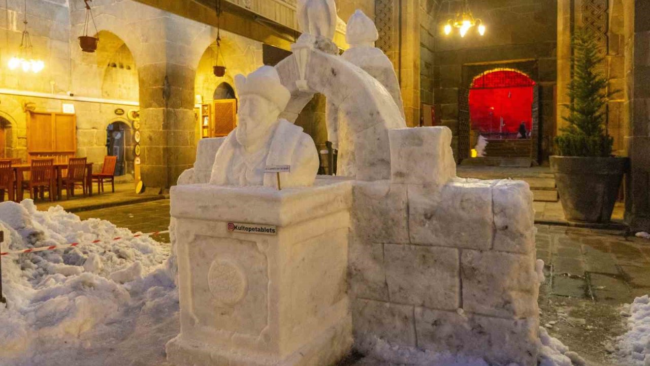 Kayseri’de kar, I. Alaaddin Keykubat’ın heykelinde sanata dönüştü