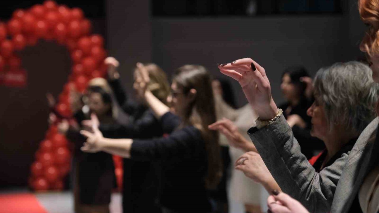 Nilüferli çiftlerden Sevgililer Günü tangosu