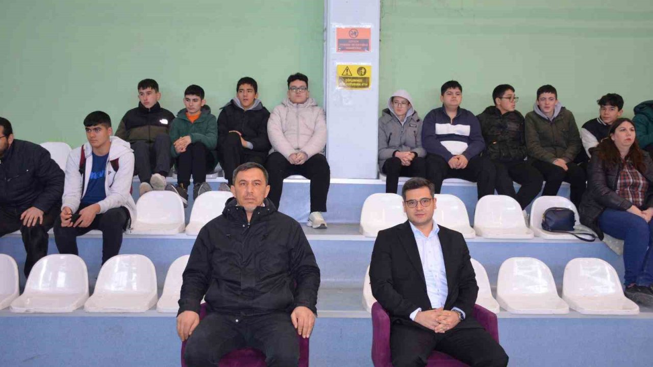 Beylikova Kaymakamlığı Kurumlar Arası Voleybol Turnuvası başladı