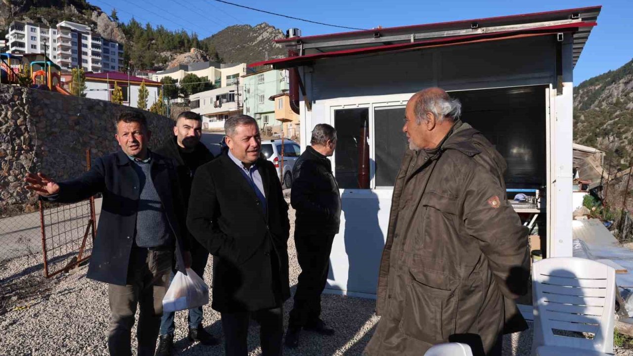 Akli dengesini kaybedip sokaklarda yaşayan Gürbüz amca için ilçe seferber oldu