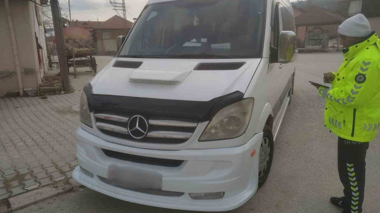 Antalya’da 1 haftalık trafik denetimlerinde 63 bin araç kontrol edildi, 15 bin sürücüye ceza kesildi