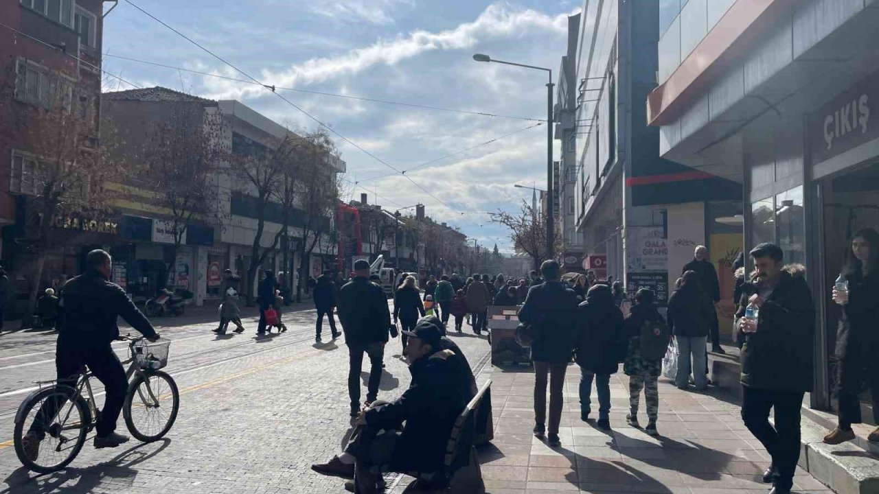 Eskişehirliler, açık havanın tadını çıkarttı