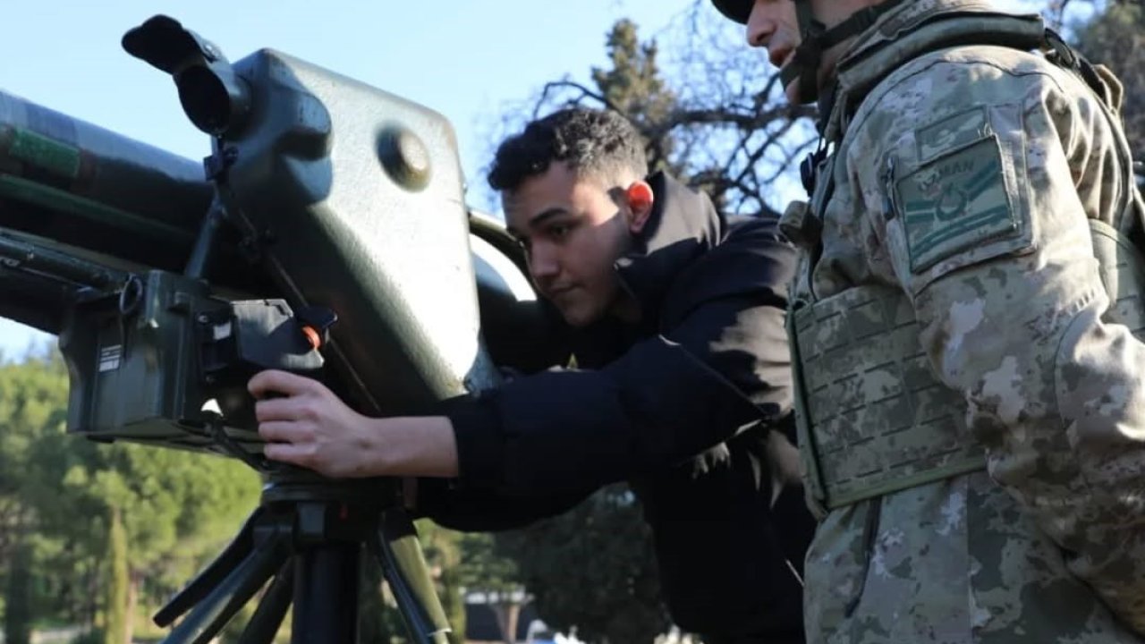 Lise öğrencileri "Mehmetçikle Bir Gün" etkinliğinde komando birliğini ziyaret etti