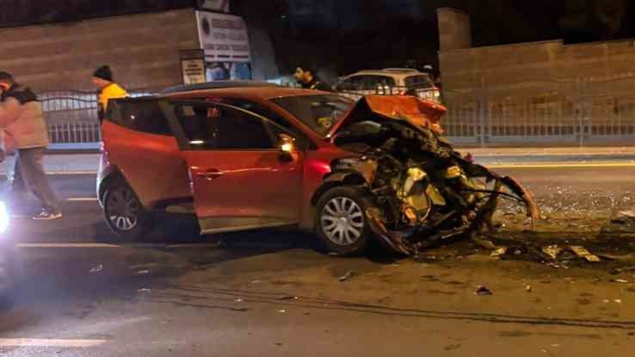 Ankara’da makas atarak ilerleyen araç 4 otomobile çarptı