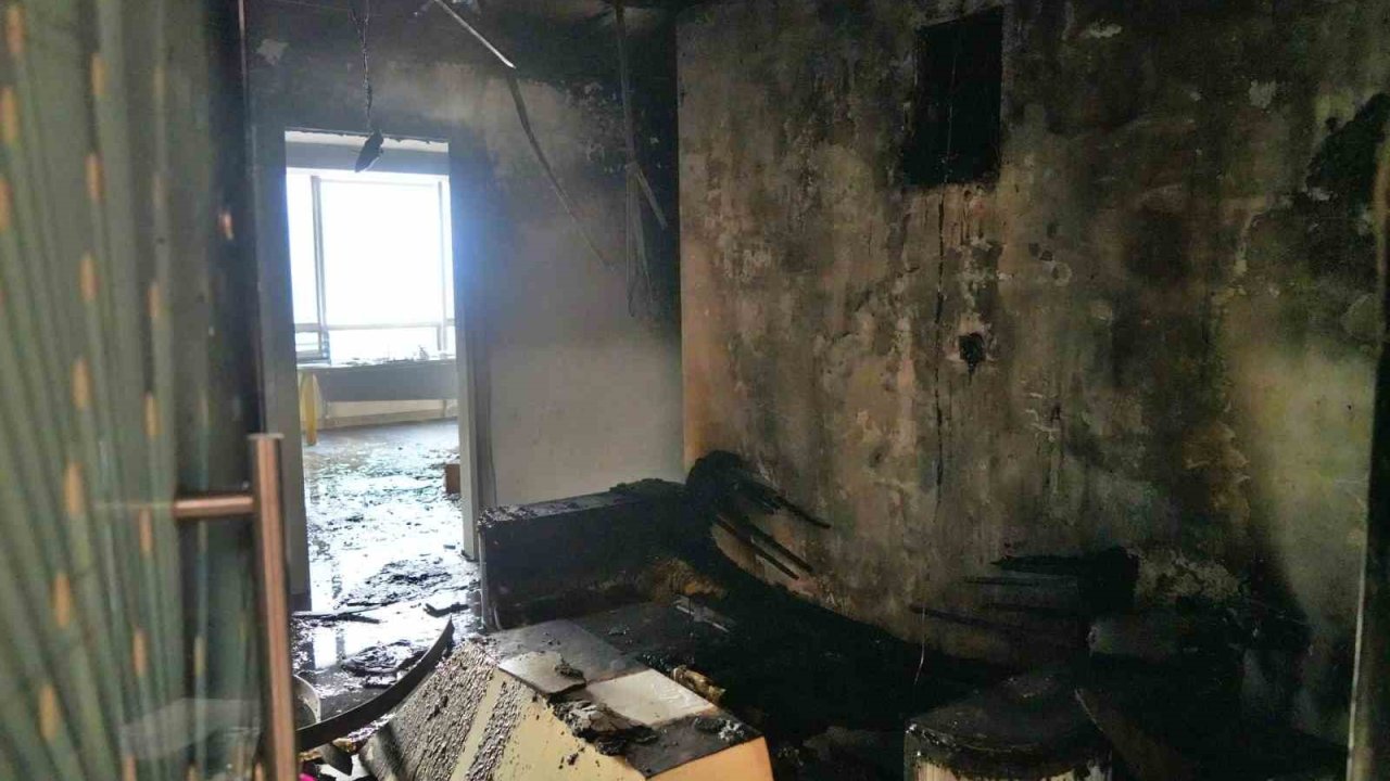 Antalya’da ofis yangını: 1 buçuk milyon TL’lik mal kaybı