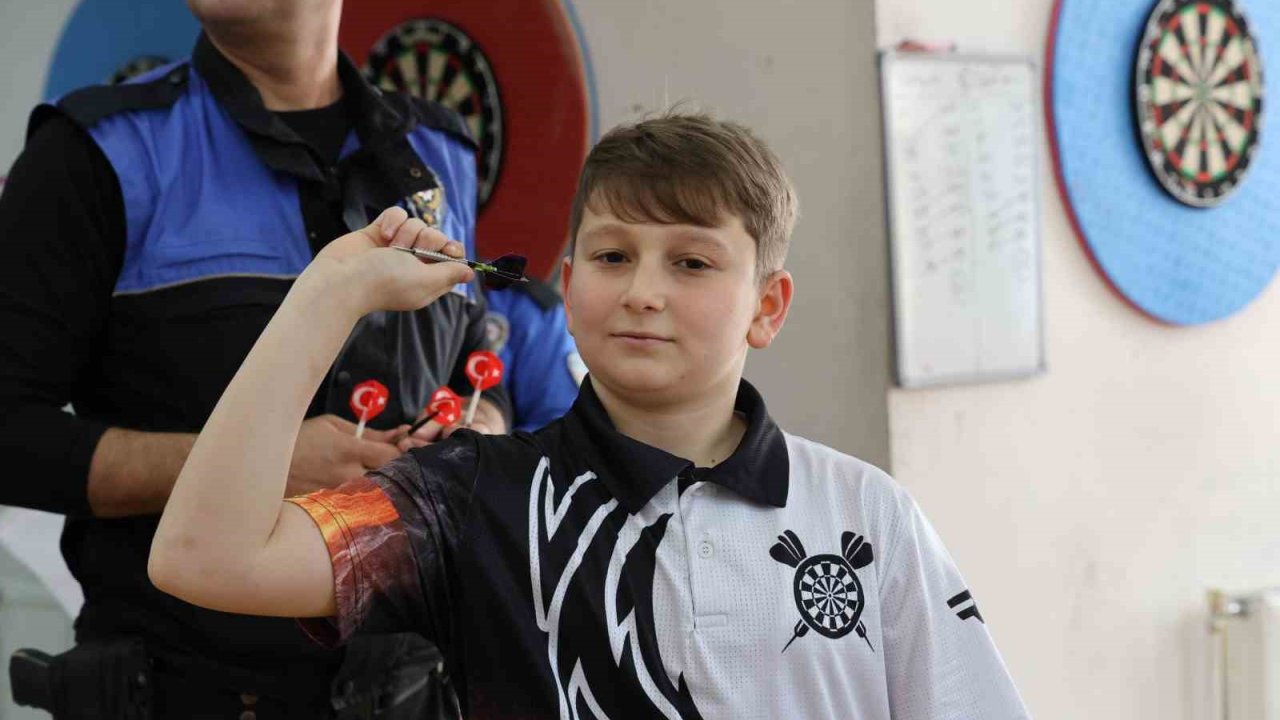 Dart oynamayı polislerden öğrendiler, Türkiye 3’üncüsü oldular